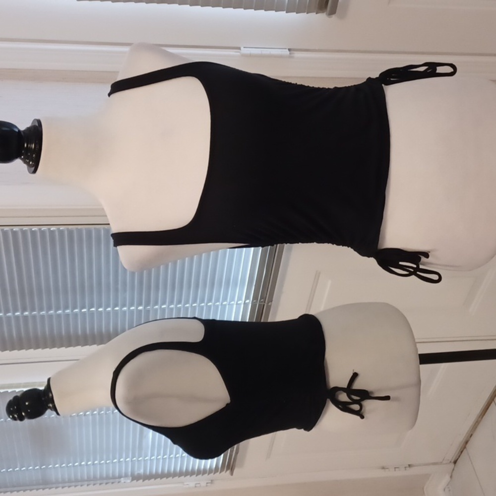 4/$60 Black Rutched Sides Tank Top - Size M